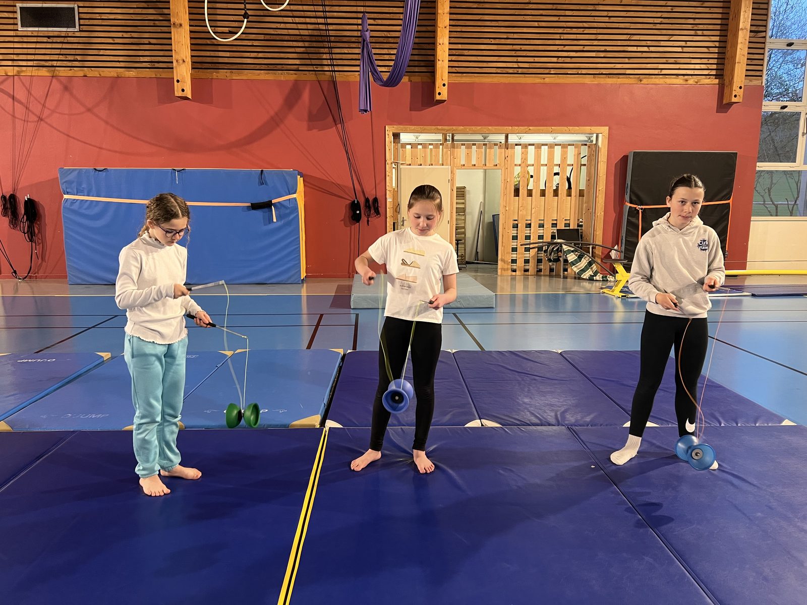 Atelier jonglage aux diabolos · Cirk-on-Flexe